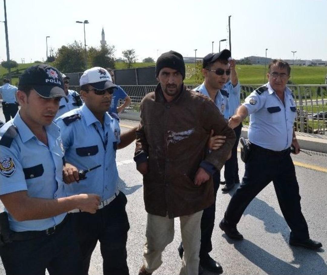 &Uuml;lkesine Gidemeyince İntihara Kalkıştı