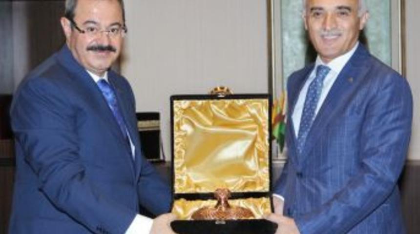 M&Uuml;SİAD Genel Başkanı Olpak, Gaziantep&rsquo;te