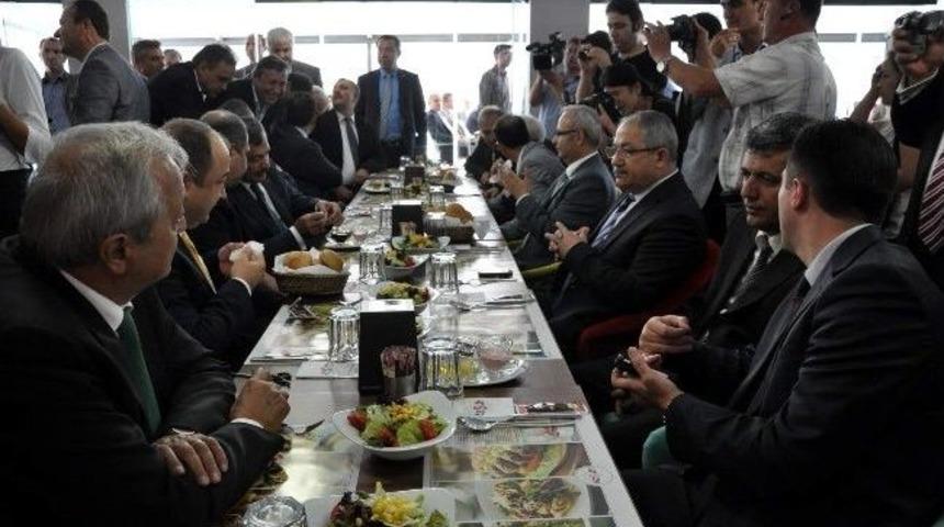 Bakan, Restoran A&ccedil;ılışına Katıldı