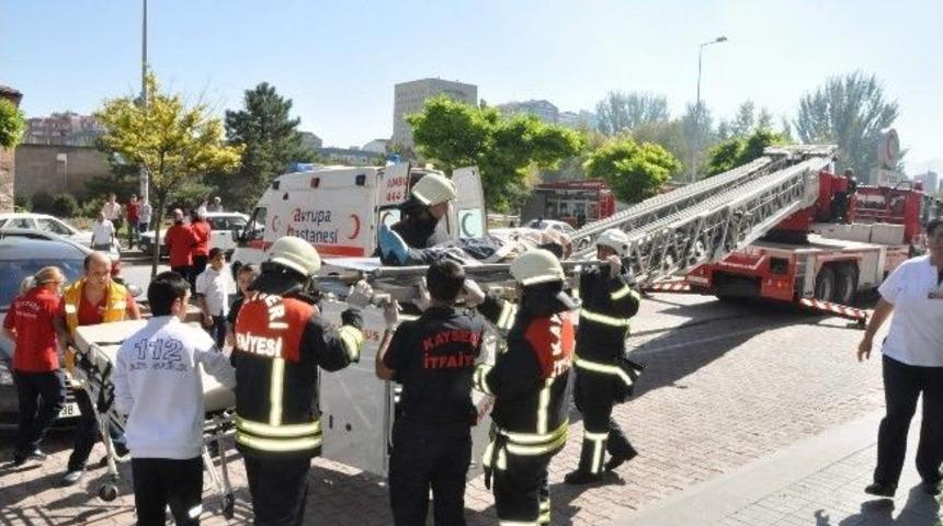 &Ouml;zel Avrupa Hastanesi'nde Ger&ccedil;eğini Aratmayan Yangın Tatbikatı