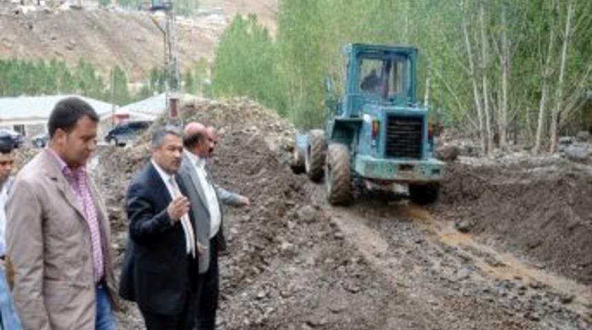 Ak Partili Aras, Selin Vurduğu K&ouml;y&uuml; Ziyaret Etti