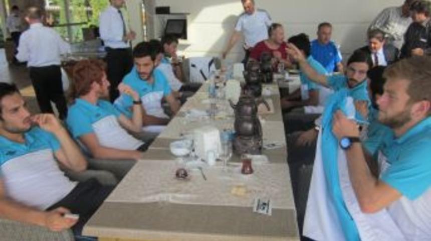 Atakale, &Uuml;nyespor Y&ouml;netimini Ve Sporcularını Ağırladı