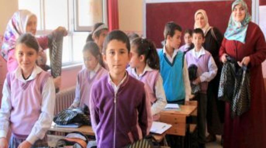 G&Uuml;L-DER, K&ouml;y Okulunda &Ouml;ğrenciler Ve Anneleriyle Buluştu