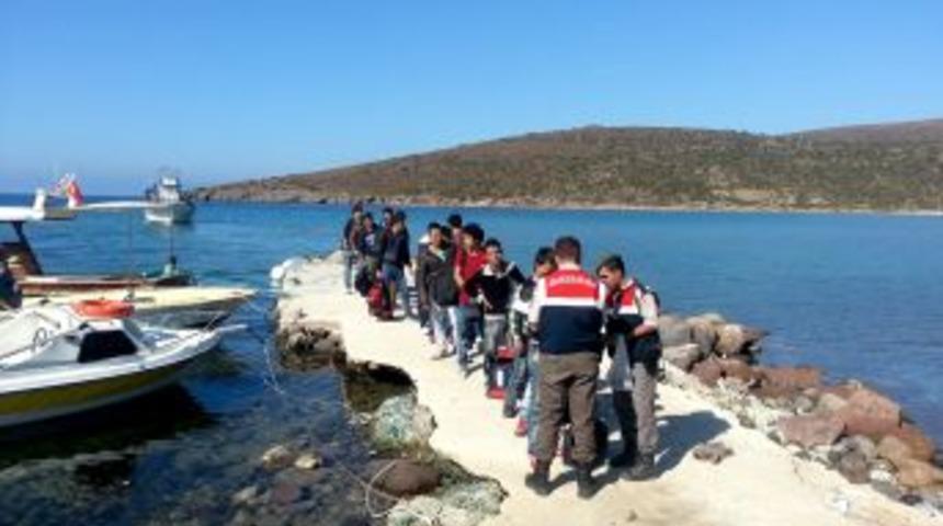 İzmir Urla'da 64 Ka&ccedil;ak Yakalandı