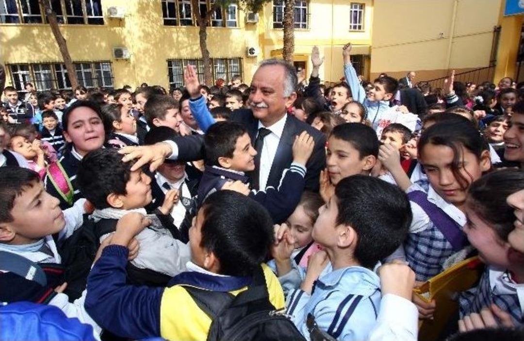 Bayraklı Belediyesi'nin Burs Kayıtları Başladı