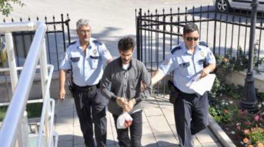 Silahlarla Yakalanan Suriyeli Tutuklandı