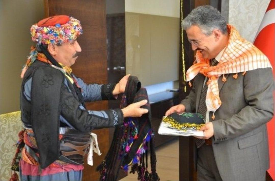 Aydın Y&ouml;r&uuml;k Efeler Derneğinden Vali Ayyıldız'a Ziyaret