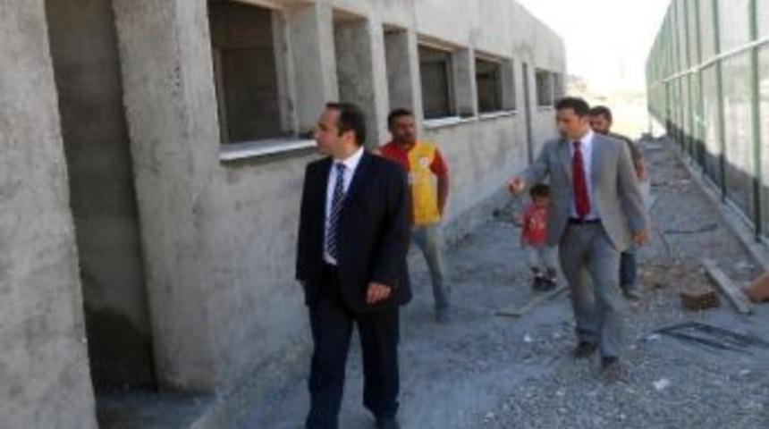 &Ccedil;ınar Kaymakamı Şanlı Spor Tesislerinde İncelemelerde Bulundu