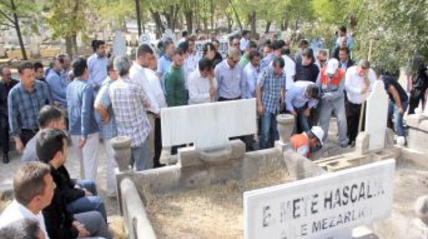 Gazeteci Abd&uuml;lmecit Avşar Dualarla Uğurlandı