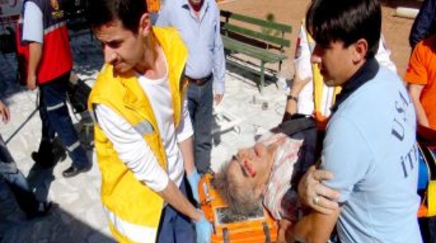 Uşak'ta Kamelya Inşaatı &Ccedil;&ouml;kt&uuml;: 1 Kişi Yaralandı