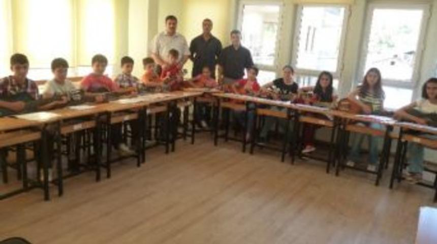 K&uuml;re'de Gen&ccedil;lere Gitar Kursu