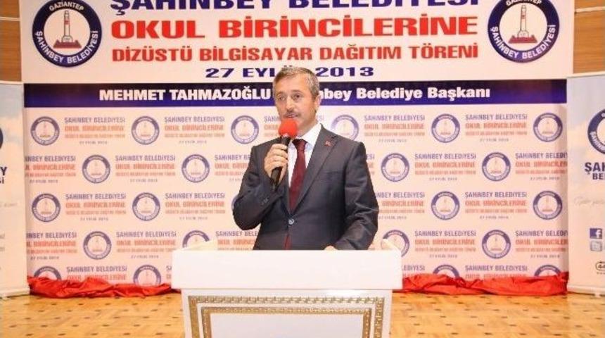 Şahinbey Belediyesi Okul Birincisi 151 &Ouml;ğrenciye Diz&uuml;st&uuml; Bilgisayar Hediye Etti