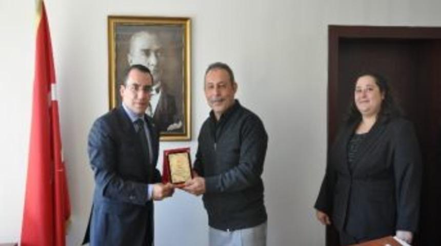 Spor Yapan Muhtara Plaket