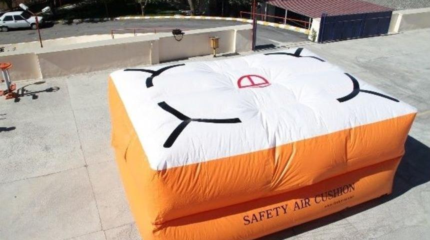 Erzincan İtfaiyesine Atlama Yatağı Eğitimi