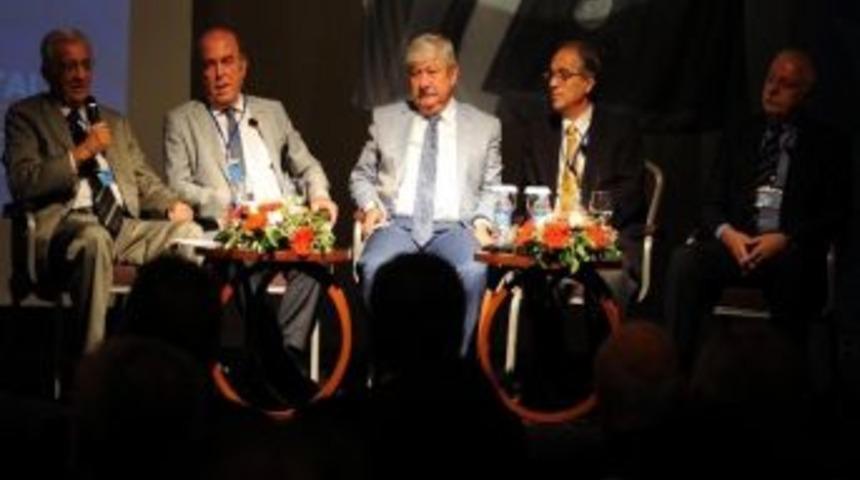 Eski Bakanlar Turizmi Tartıştı