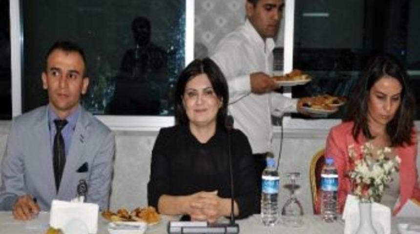 Vali İpek'in Eşi Gen&ccedil;lerle İstişare Toplantısı D&uuml;zenledi
