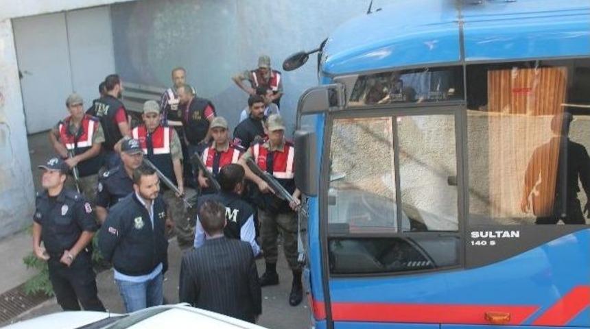 Pkk&rsquo;lı Mahkumlar Adliyeye Sevk Edildi