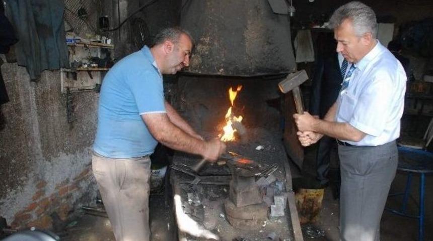 Vali, Baba Mesleği Demir D&ouml;vd&uuml;