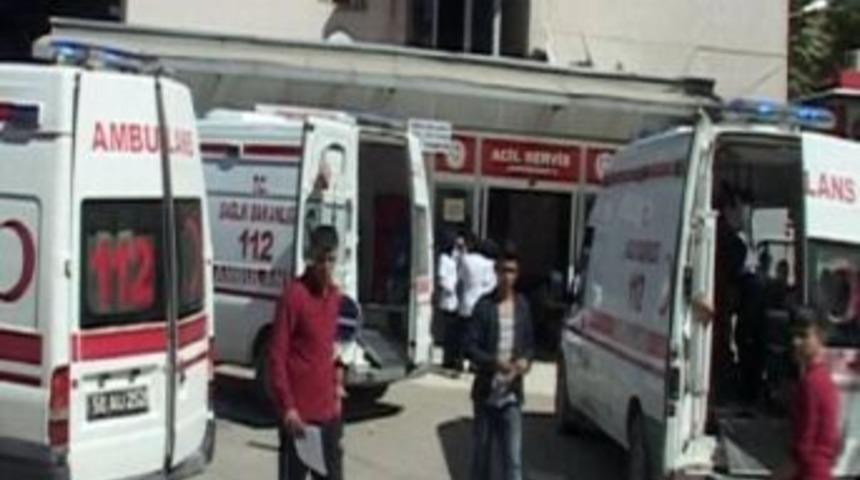 Dedaş G&ouml;revlilerini Taşıyan Ara&ccedil; Şarampole U&ccedil;tu: 4 Yaralı