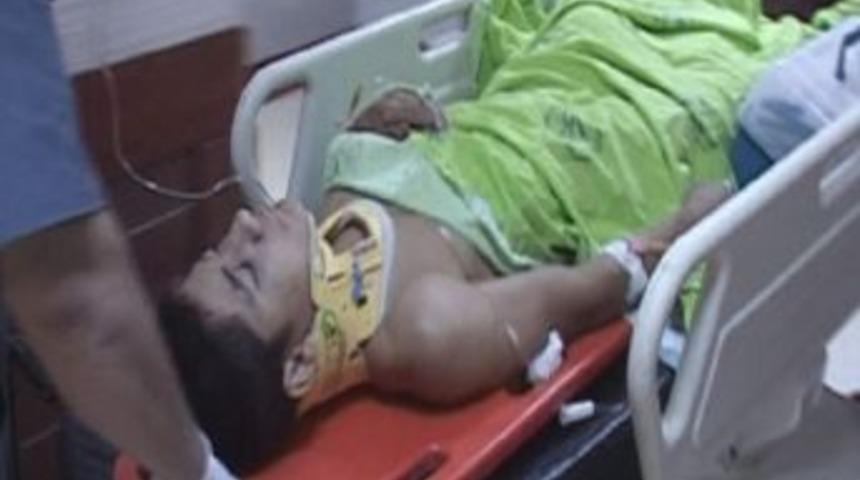 Trakt&ouml;r&uuml;n Altında Kalan Gen&ccedil; Ağır Yaralandı