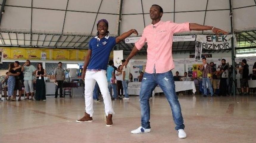 Akdeniz &Uuml;niversitesi &Ouml;ğrenci Toplulukları Stand A&ccedil;tı