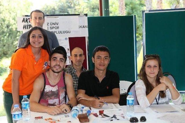 Akdeniz Üniversitesi Öğrenci Toplulukları Stand Açtı