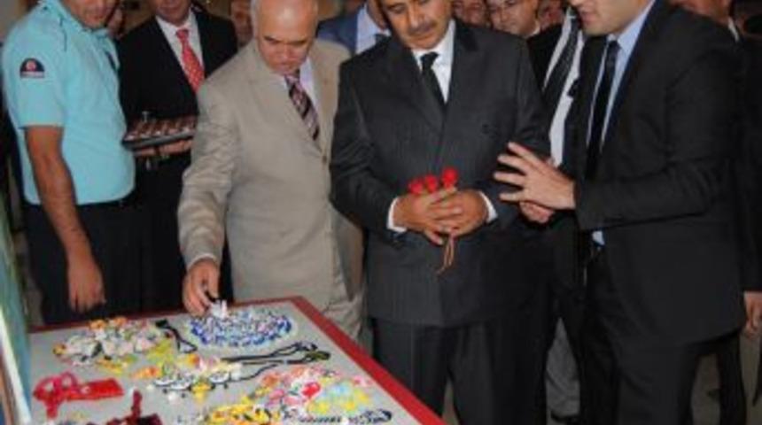 Elazığ'da Tutukluların Yaptığı El Işi &Uuml;r&uuml;nler Sergileniyor