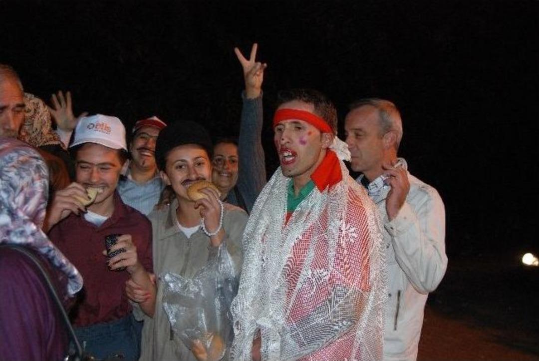 Eğlence İ&ccedil;in Kılık Değiştiriyorlar