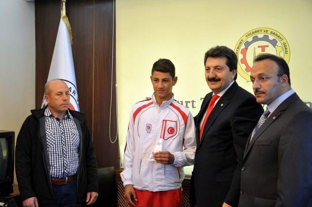 Bayburt TSO’dan Başarılı Sporculara Ödül