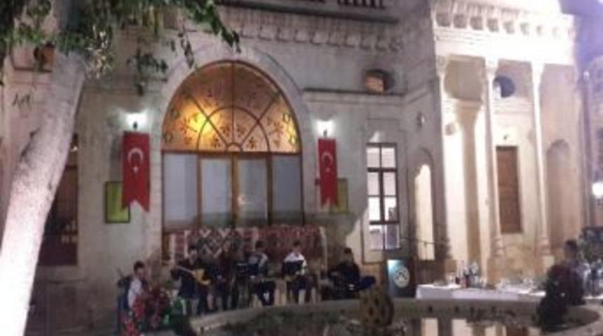 T&uuml;rk&uuml; Gecesine Yoğun İlgi