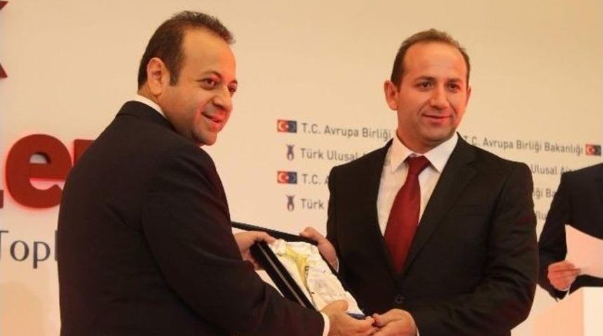 Ab Bakanlığından, Yozgat Rehberlik Ve Araştırma Merkezi M&uuml;d&uuml;rl&uuml;ğ&uuml;ne Ve Yozgat Aktif Sanayicileri Ve İş Adamları Derneğine &Ouml;d&uuml;l