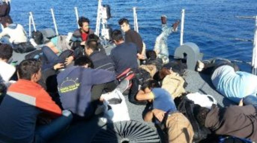 İzmir&rsquo;de Jandarmadan M&uuml;lteci Operasyonu