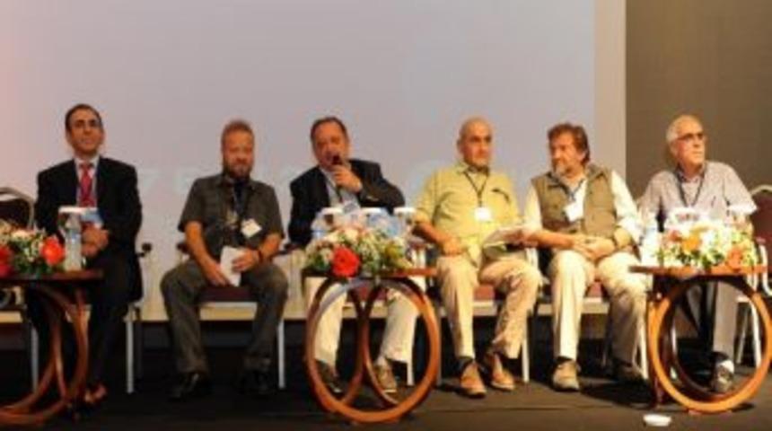 Gazetecilerin G&ouml;z&uuml;nden Savaş Ve Turizm