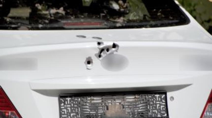 Manavgat'ta Bir Otomobil Ile Ev Kurşunlandı