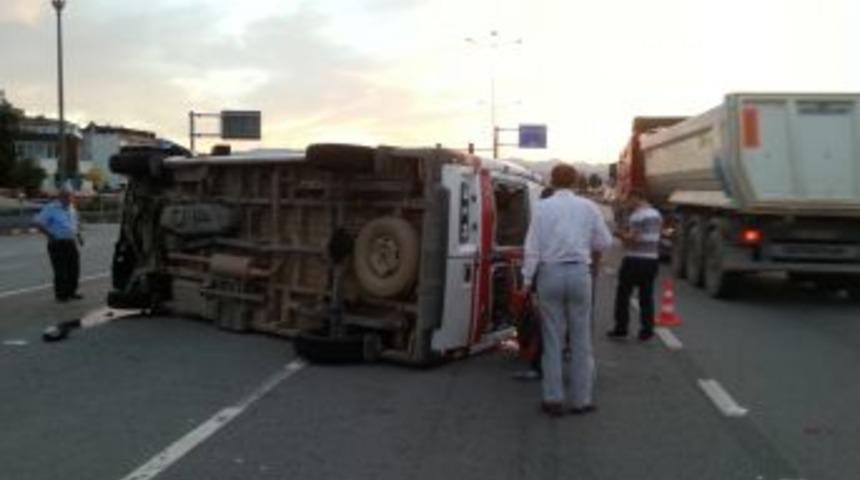 Bulancak'ta Ambulans Ile Otomobil &Ccedil;arpıştı: 1'i Ağır 5 Yaralı