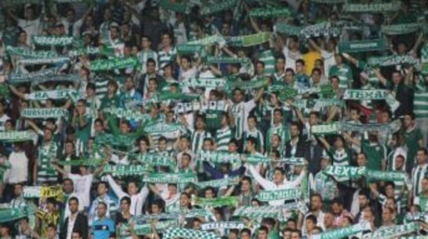 Bursaspor Taraftarı İkiye B&ouml;l&uuml;nd&uuml;