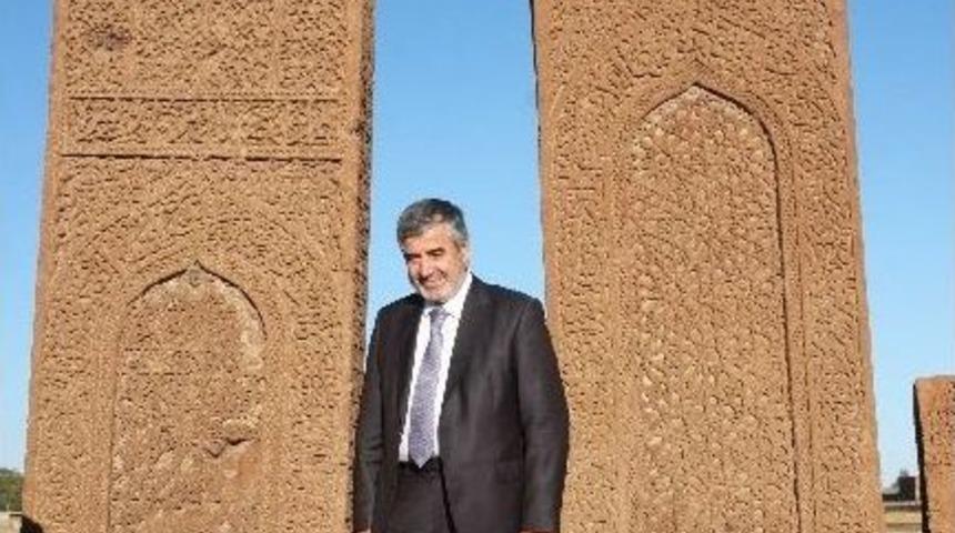 Diyanet İşleri Başkan Yardımcısı Yılmaz Ahlat'ta