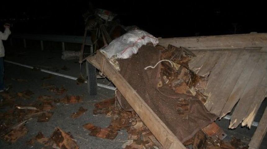 Kars&rsquo;ta İki At Arabası İle İki Otomobil &Ccedil;arpıştı: 1 &Ouml;l&uuml;, 5 Yaralı