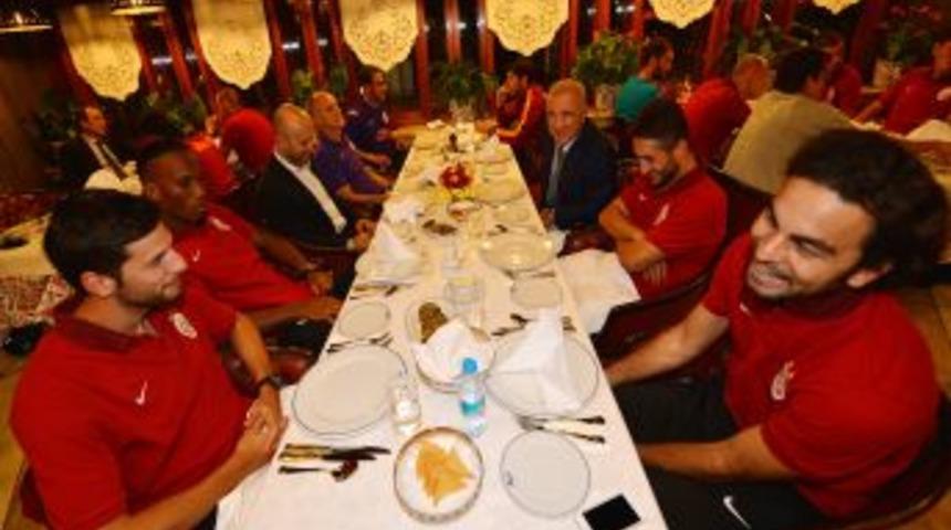 &Uuml;nal Aysal: Ge&ccedil;tiğimiz Senelerde Yakaladığımız Başarıları Tekrar Etmemiz Gerekir