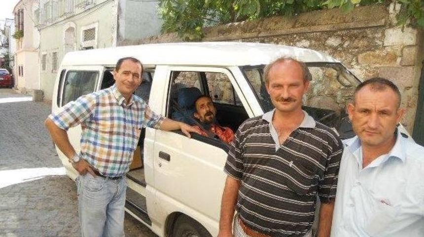 Engelliler, Mavi Kapak Ve Hurdalarla Hayat Buluyor