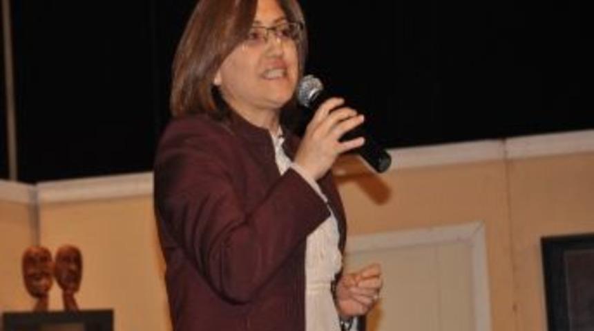 Bakan Şahin, &ldquo;zekam Senin Elinde&rdquo; Adlı Tiyatro Oyununu İzledi