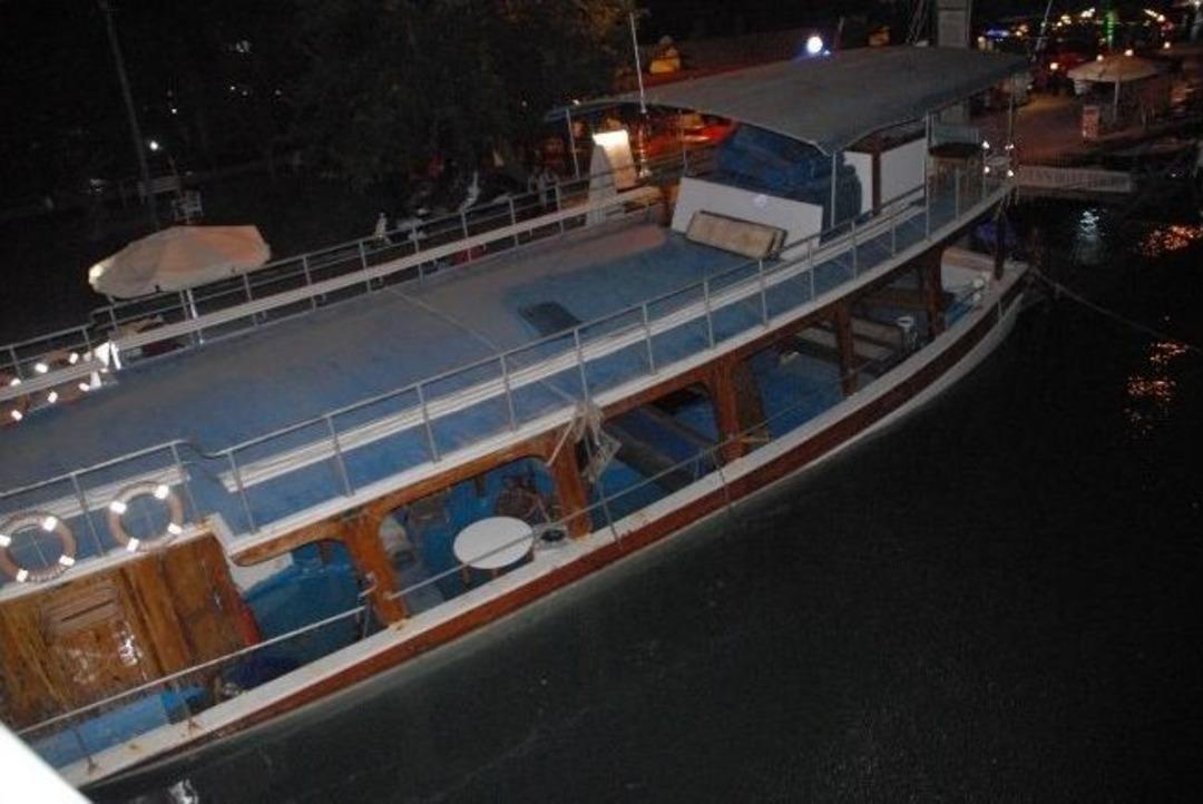 Fethiye&rsquo;de G&uuml;n&uuml; Birlik Tur Teknesi Batma Tehlikesi Ge&ccedil;irdi