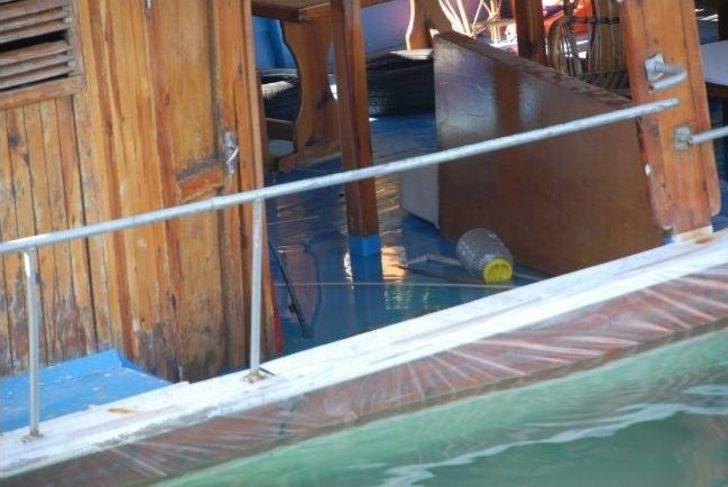 Fethiye’de Günü Birlik Tur Teknesi Batma Tehlikesi Geçirdi G4