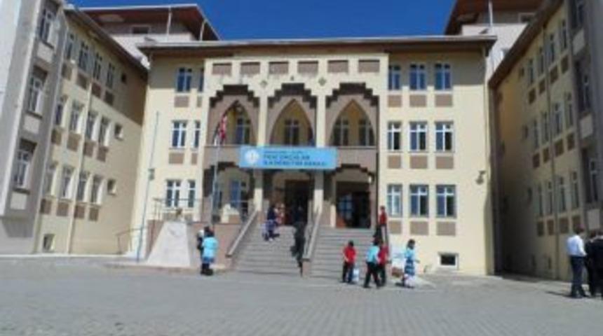 Alapl&icirc;'da boş okul m&uuml;d&uuml;rl&uuml;klerine atamalar yapıldı