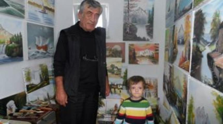 Emekli  iş&ccedil;i iki yılda 50 tablo yaptı