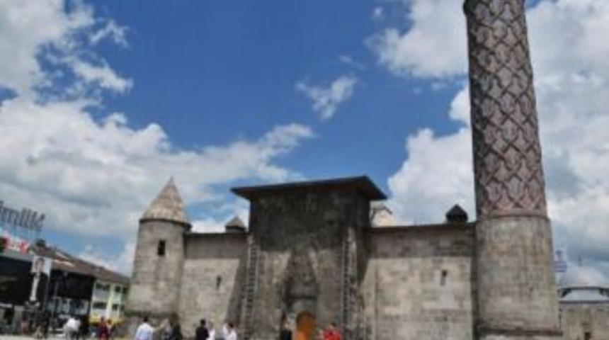 Yakutiye Medresesi Canlanıyor