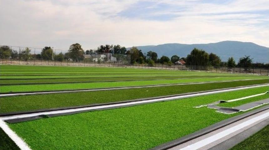 Şıralık Sentetik &Ccedil;im Sahada &Ccedil;alışmalar S&uuml;r&uuml;yor