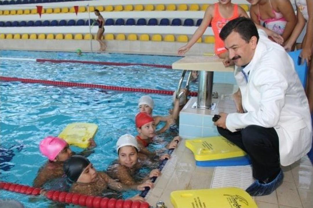 Bucalı Minikler Y&uuml;zme &Ouml;ğreniyor