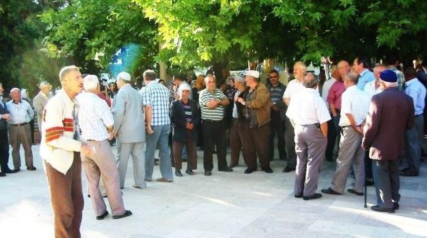 Gediz'de 80 Hacı Adayı Dualarla Kutsal Topraklara Yolcu Edildi