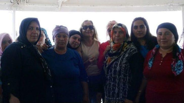 Urlalı Kadınlar Yazdan Kalma Bir Günde İzmir’i Doya Doya Yaşadılar G3